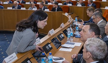 Евгений Солнцев впервые отчитался перед депутатами Заксобрания